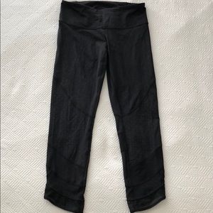 Lululemon black cropped leggings